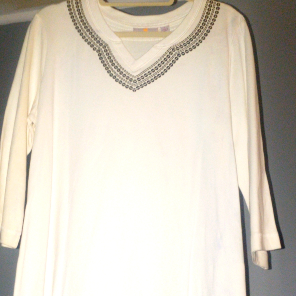 NWT Quaker Factory blouse with gold sequence